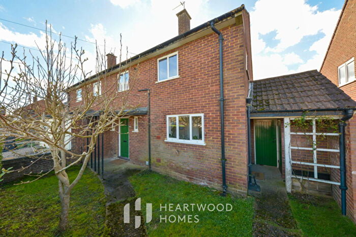 3 Bedroom Semi Detached House For Sale In Catham Close, St. Albans, AL1