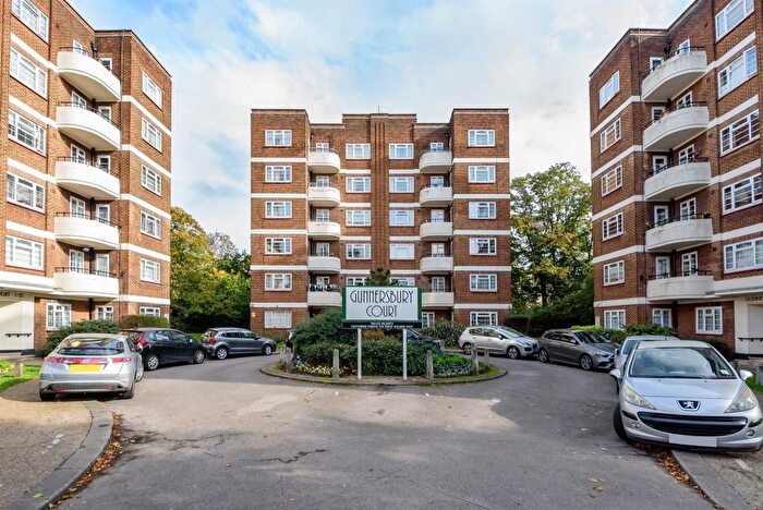 2 Bedroom Flat For Sale In Gunnersbury Court, Bollo Lane, W3