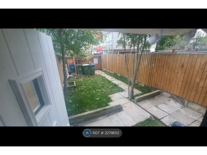 4 Bedroom Terraced House To Rent In Mangold Way, Erith, DA18