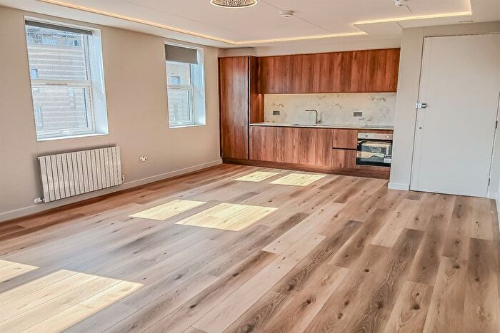 1 Bedroom Flat To Rent In Brent Street, Hendon, NW4