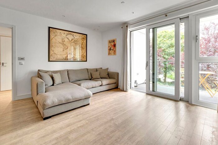 1 Bedroom Flat To Rent In Wandsworth Road, Collet House, SW8
