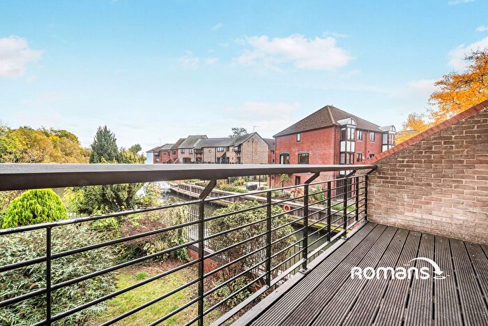 3 Bedroom Semi Detached House To Rent In Heron Island, Caversham, Reading, RG4