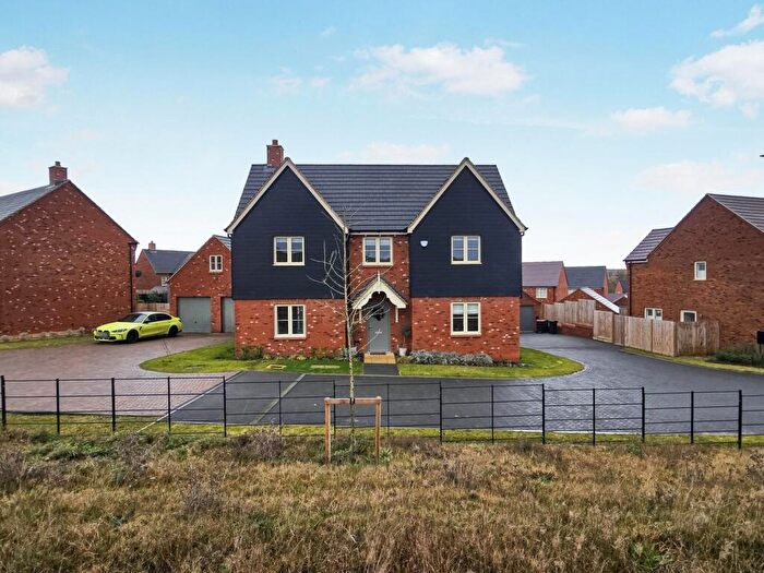 5 Bedroom Detached House For Sale In Ronhale Close, Ravensden, MK44