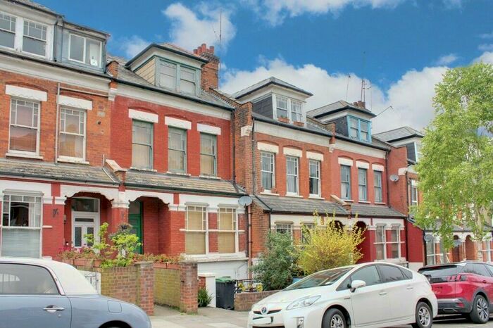 Apartment To Rent In Hillfield Avenue, London, N8