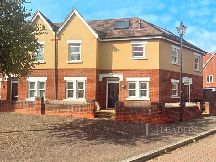 2 Bedroom Maisonette For Sale In Hebbes Close, Kempston, Bedford, MK42