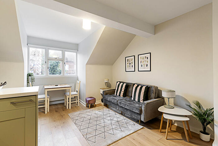 2 Bedroom Flat To Rent In Downs Park Road, London, E5