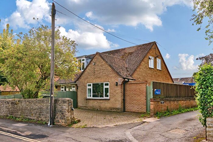3 Bedroom Detached Bungalow To Rent In Woodstock, Oxfordshire, OX20