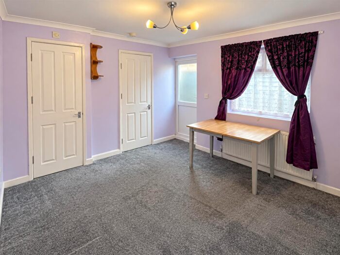 Studio To Rent In R/O Columbia Avenue, Edgware, HA8