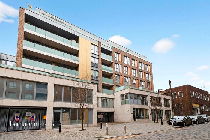 Studio For Sale In Cross Lane, London, N8