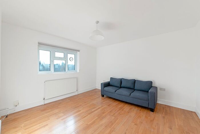 2 Bedroom Flat To Rent In Effra Close, Wimbledon, SW19