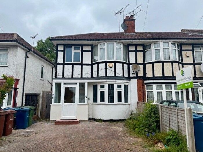 2 Bedroom Flat To Rent In Ovesdon Avenue, Harrow, HA2