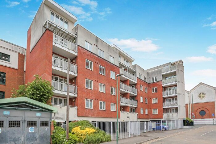 2 Bedroom Flat For Sale In West Street, Sutton, SM1