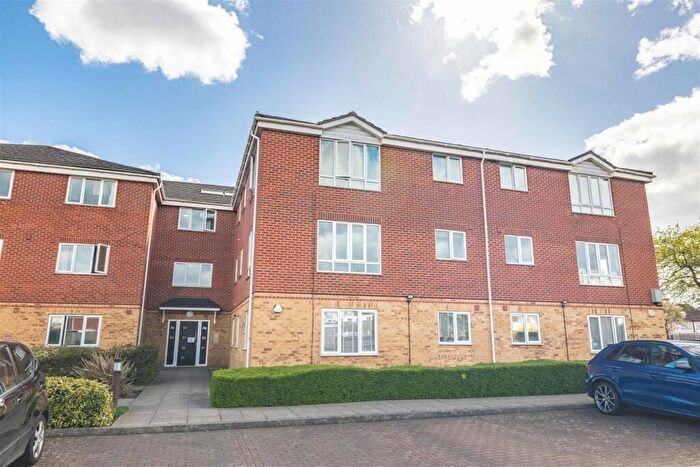 2 Bedroom Flat To Rent In Oliver Court, Patricia Close, Cippenham, SL1