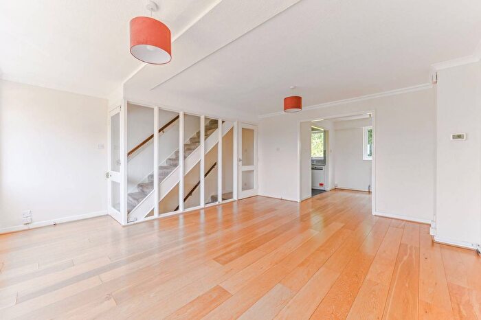 4 Bedroom Property To Rent In Chichele Gardens, East Croydon, Croydon, CR0