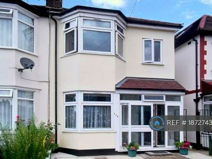 3 Bedroom Semi-Detached House To Rent In London, London, IG2