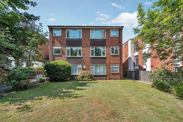 Flat To Rent In Chislehurst Road Sidcup, DA14