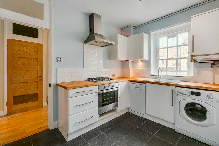 2 Bedroom Flat To Rent In Shipley House, Albion Avenue, London, SW8