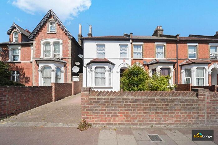 4 Bedroom End Of Terrace House For Sale In Romford Road, Forest Gate, E7