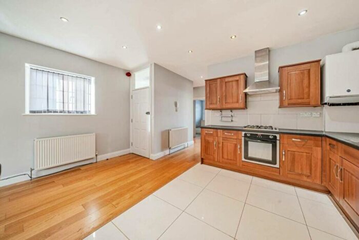 4 Bedroom Flat To Rent In Camden Road, N7