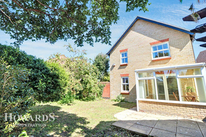 4 Bedroom Detached House For Sale In Hill Farm Road, Long Stratton, NR15