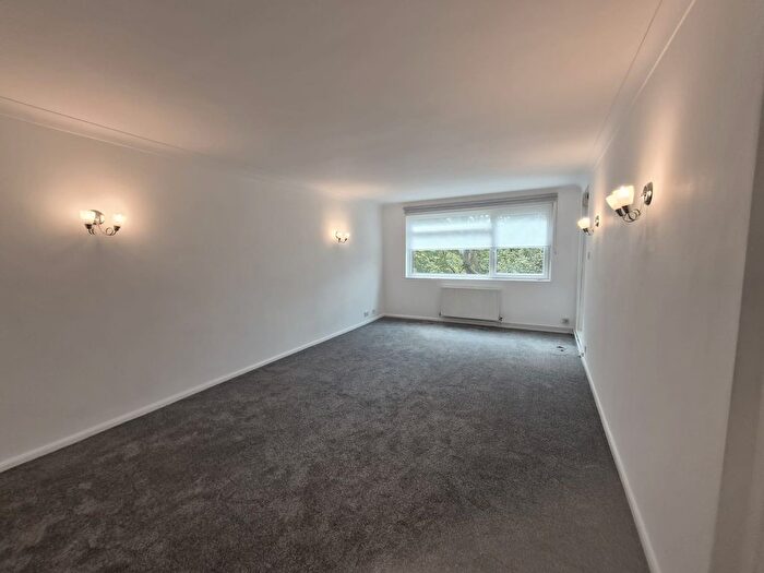 2 Bedroom Flat To Rent In London, N2