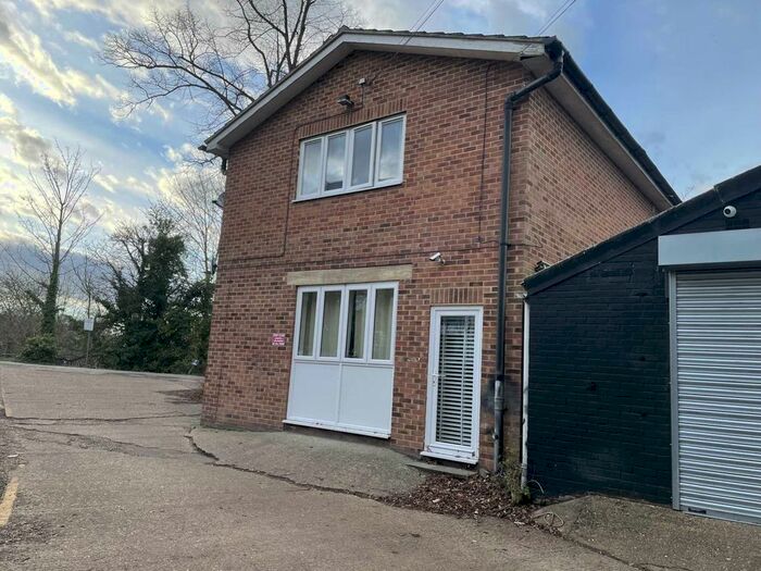 2 Bedroom Flat To Rent In Dicker Mill, Hertford, SG13