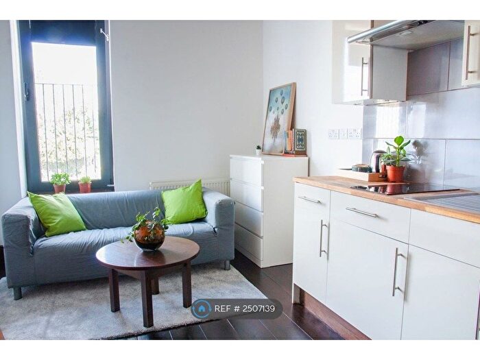 Studio To Rent In Edgware Road, London, NW2