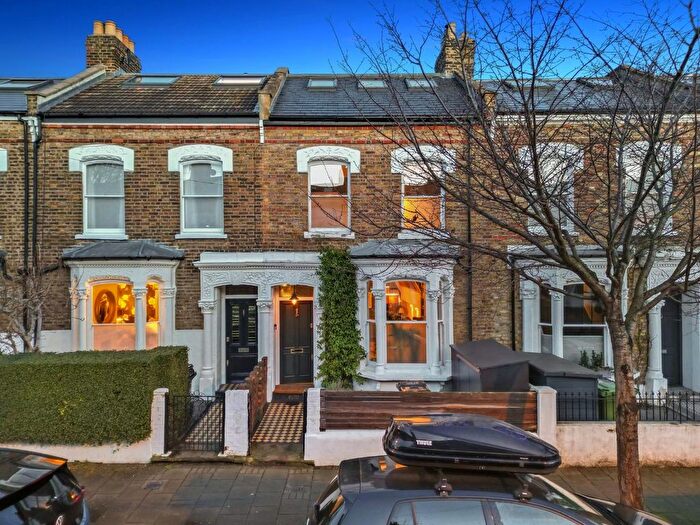 4 Bedroom Terraced House For Sale In Kersley Road, London, N16
