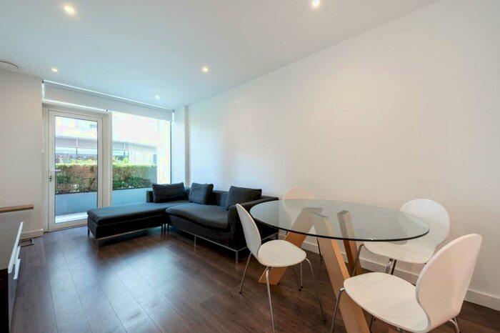 2 Bedroom Flat To Rent In Saffron Central Square, East Croydon, Croydon, CR0