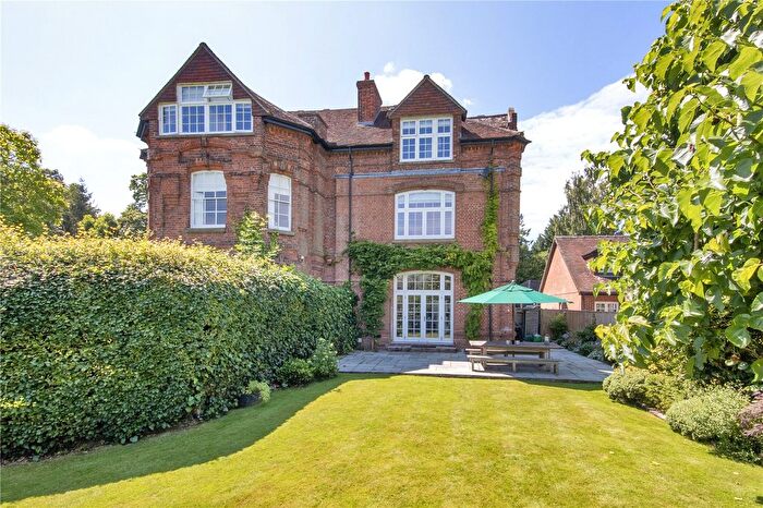 4 Bedroom Semi-Detached House For Sale In Chiddingstone Causeway, Tonbridge, Kent, TN11