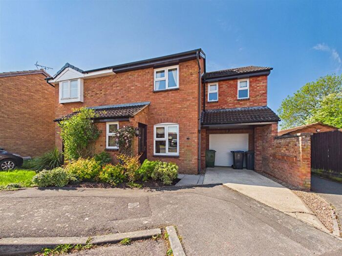 3 Bedroom Semi-detached House For Sale In Fitzwarren Close, Chippenham, SN15