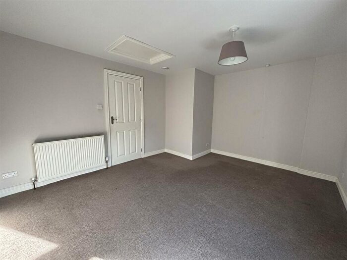1 Bedroom Flat To Rent In Chapel Street, Glossop, SK13