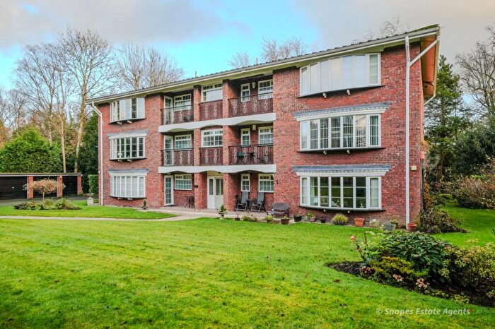 2 Bedroom Flat To Rent In Dinglewood, Ladybrook Road, Bramhall, Stockport, SK7