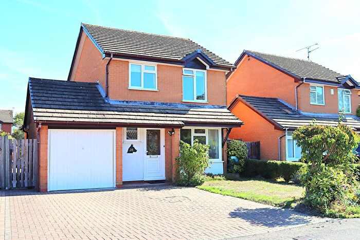 3 Bedroom Detached House For Sale In Griffon Close, Farnborough, GU14