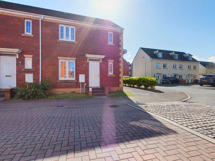 3 Bedroom Semi-Detached House To Rent In Heol Banc Y Felin, Gorseinon, Swansea, SA4