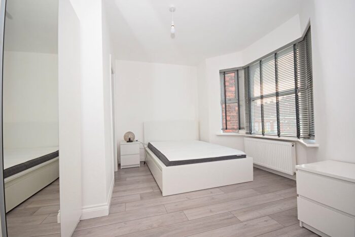 1 Bedroom Property To Rent In Room, Rosslyn Crescent, HA1