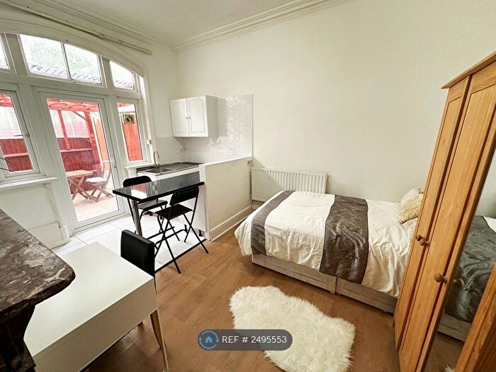 Studio To Rent In Beaufort Road, Kingston Upon Thames, KT1