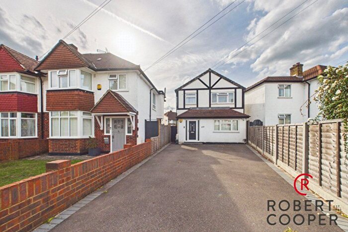 3 Bedroom Detached House For Sale In West End Road, Ruislip, HA4