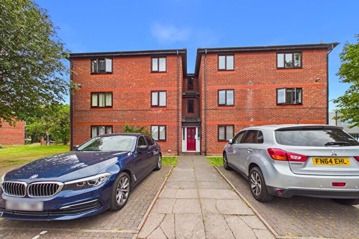 2 Bedroom Flat To Rent In Wetherby Close, Chester, CH1