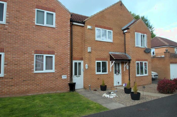 2 Bedroom Flat To Rent In The Spinney, Street Lane, Moortown, LS17