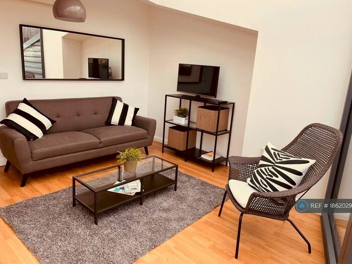 2 Bedroom Flat To Rent In Mann Island, Liverpool, L3