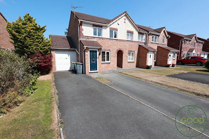 3 Bedroom Semi-Detached House For Sale In Dunnock Lane, Preston, PR4