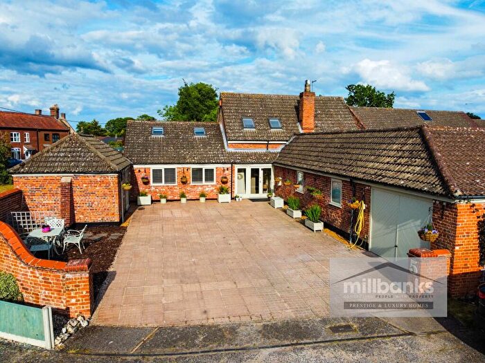 5 Bedroom Barn Conversion For Sale In Barn Close, Lingwood, NR13