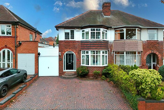 3 Bedroom Semi-Detached House For Sale In Olorenshaw Road, Sheldon, Birmingham, B26