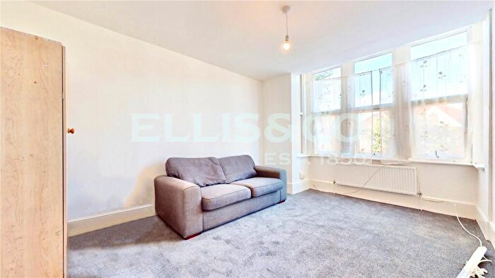 3 Bedroom Apartment To Rent In Ranelagh Road, Wembley, HA0