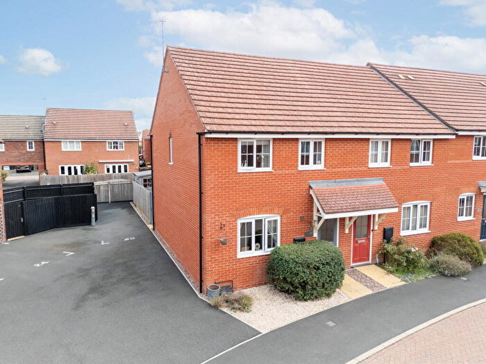 3 Bedroom End Of Terrace House For Sale In Summerhill Place, Market Harborough, LE16