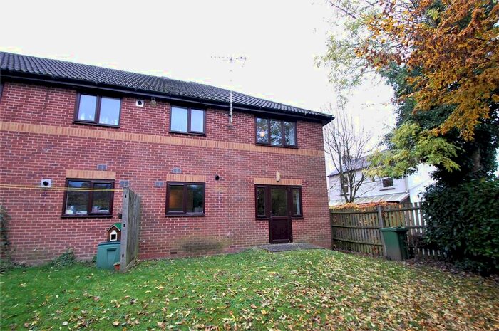 1 Bedroom Flat To Rent In Lea Court, Orchard End Avenue, Amersham, Buckinghamshire HP7
