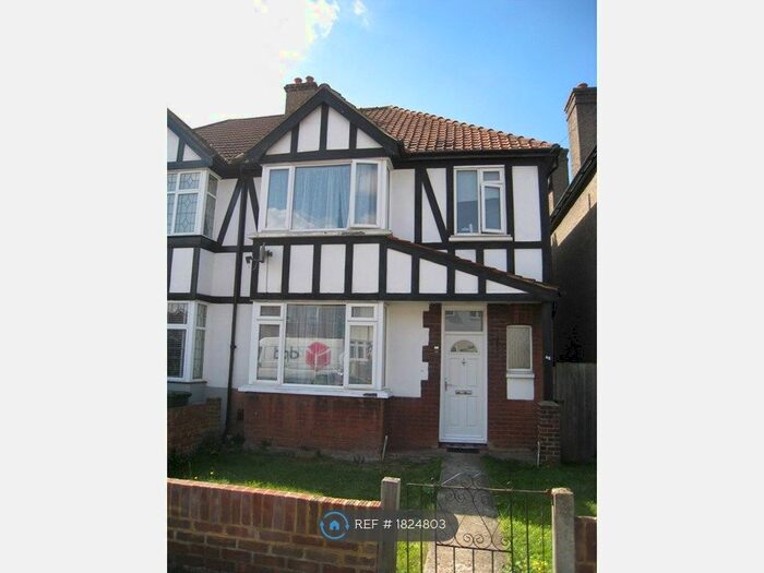 3 Bedroom Semi-Detached House To Rent In Lion Road, Bexleyheath, DA6