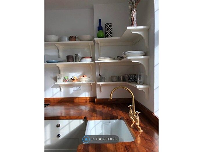 2 Bedroom Flat To Rent In Flamingo House, London, E2