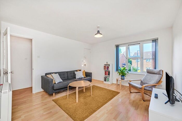 1 Bedroom Flat For Sale In St. Pauls Terrace, Walworth, SE17